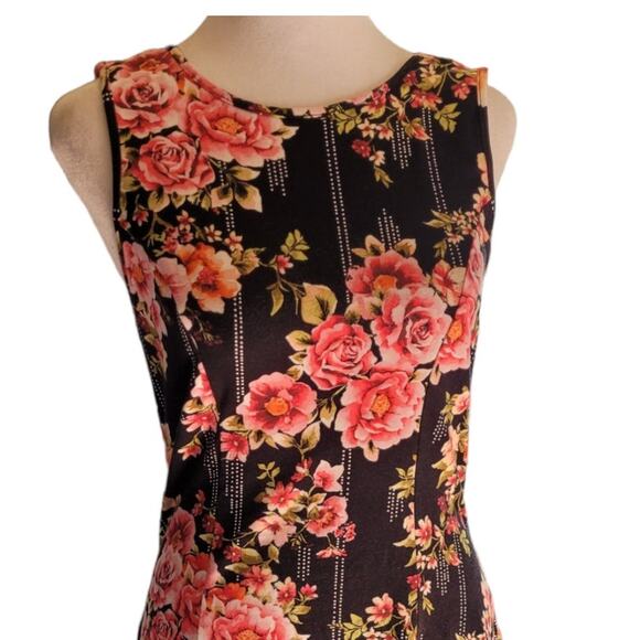 Forever 21 Dark Floral Fit & Flare Dress Sz Medium Roses Cute Skater Romantic - Picture 4 of 7